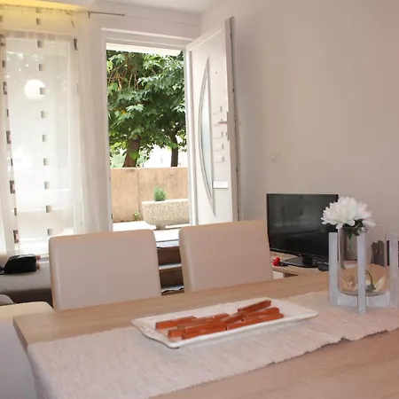 One Bedroom With Wifi Split